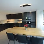 דירה With And Pool צ'ורוואלדן